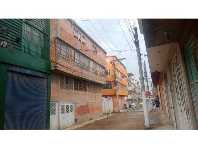 Casa de 5 alcobas en venta en Chucua De La Vaca I, Bogotá, 220 m² · foto 3 de 24