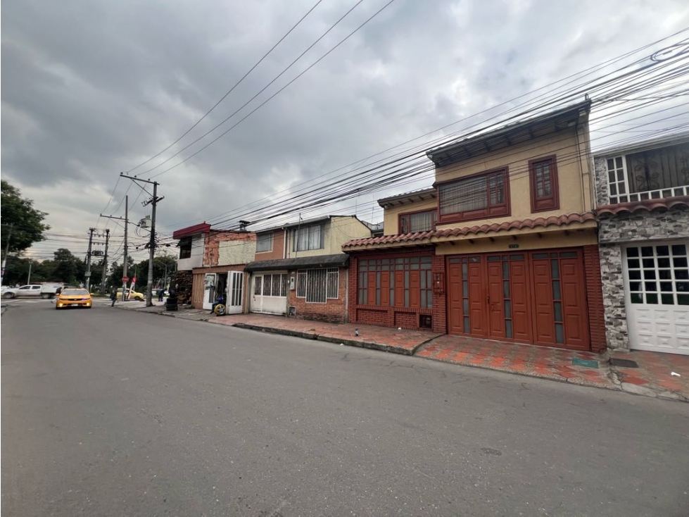 Casa en venta en Castilla, Bogotá · foto 3 de 24