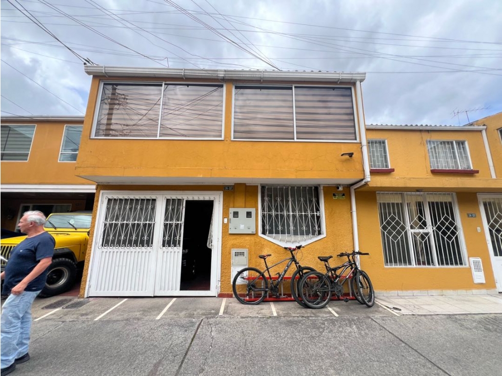 Casa en venta en Castilla, Bogotá · foto 3 de 24