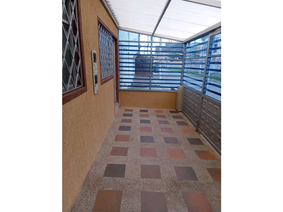 Casa en venta en Kennedy Central, Bogotá · foto 8 de 24
