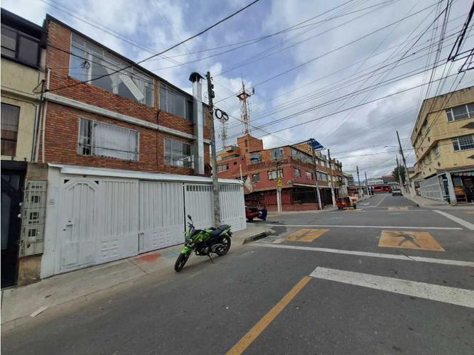 Casa de 6 alcobas en venta en La Alqueria, Bogotá, 321 m² · foto 2 de 24