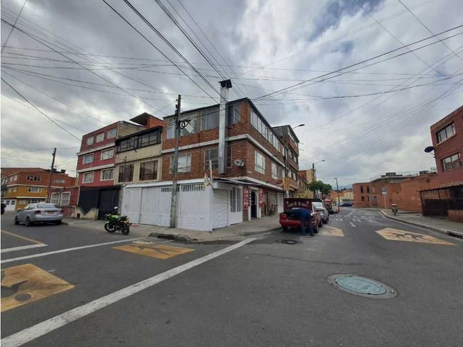 Casa de 6 alcobas en venta en La Alqueria, Bogotá, 321 m² · foto 3 de 24