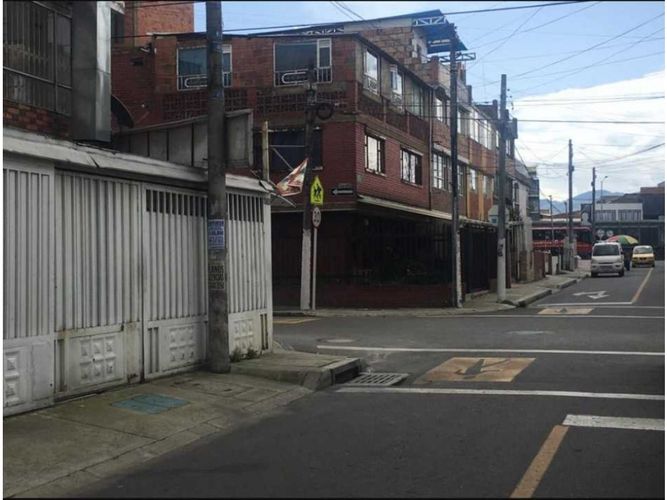 Casa de 6 alcobas en venta en La Alqueria, Bogotá, 321 m² · foto 10 de 24