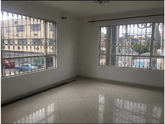 Casa de 6 alcobas en venta en La Alqueria, Bogotá, 321 m² · foto 18 de 24