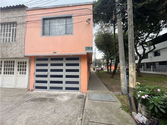 Casa en venta en Villa Alsacia, Bogotá · foto 2 de 24