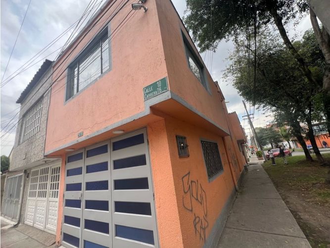 Casa en venta en Villa Alsacia, Bogotá · foto 3 de 24