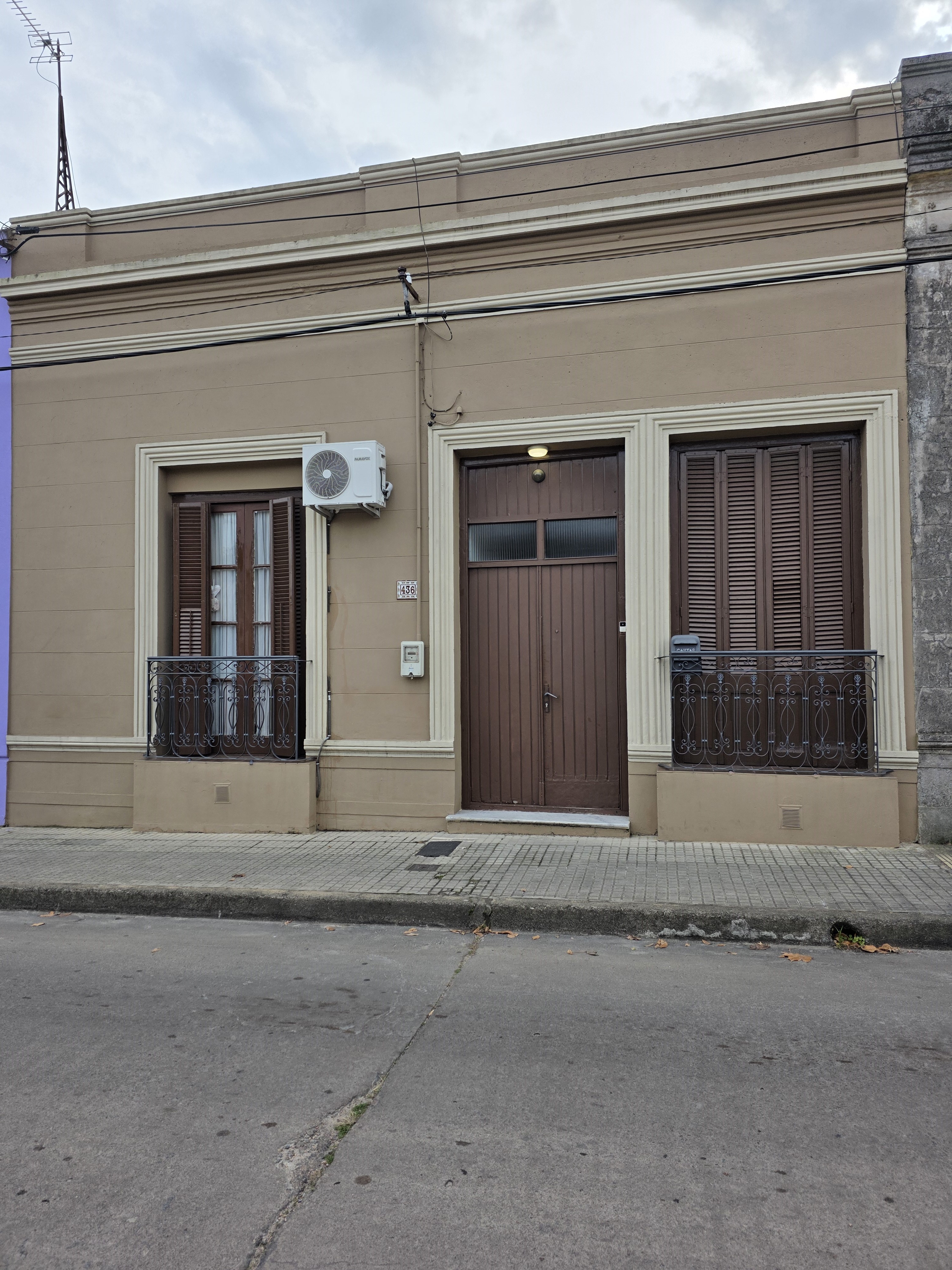 Venta de vivienda céntrica tres dormitorios, ciudad de Canelones