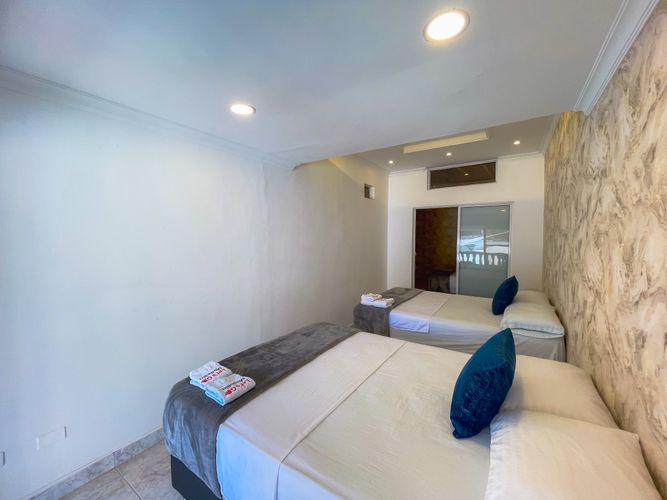 Casa de 5 alcobas en arriendo en La Castellana, Medellín, 280 m² · foto 5 de 19