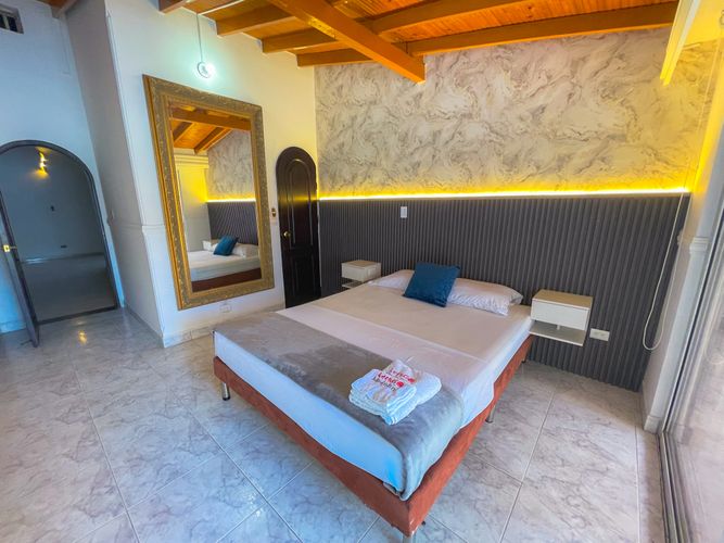 Casa de 5 alcobas en arriendo en La Castellana, Medellín, 280 m² · foto 7 de 19