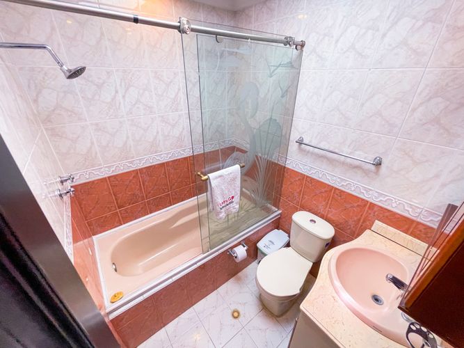 Casa de 5 alcobas en arriendo en La Castellana, Medellín, 280 m² · foto 9 de 19