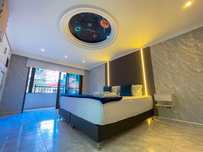 Casa de 5 alcobas en arriendo en La Castellana, Medellín, 280 m² · foto 11 de 19