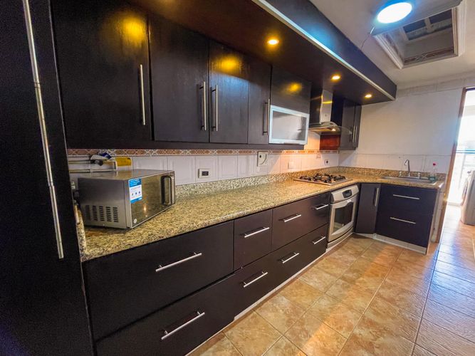 Casa de 5 alcobas en arriendo en La Castellana, Medellín, 280 m² · foto 15 de 19