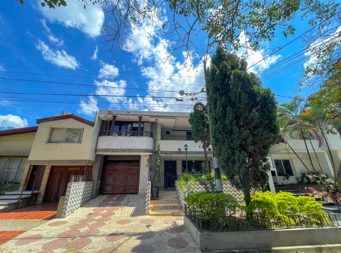 Casa de 5 alcobas en arriendo en La Castellana, Medellín, 280 m² · foto 16 de 19