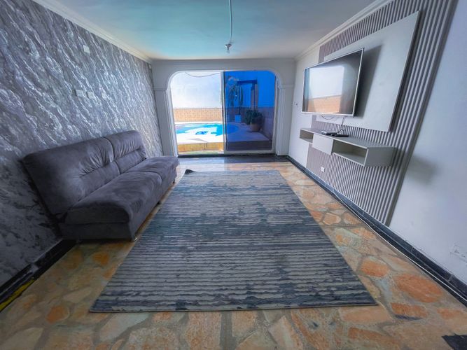 Casa de 5 alcobas en arriendo en La Castellana, Medellín, 280 m² · foto 17 de 19