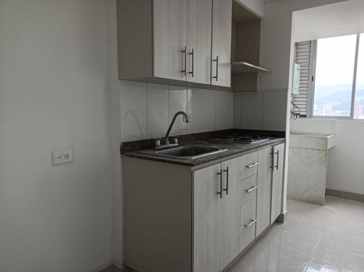 Apartamento en arriendo en Zona Industrial No. 2, Itagüí · foto 4 de 15
