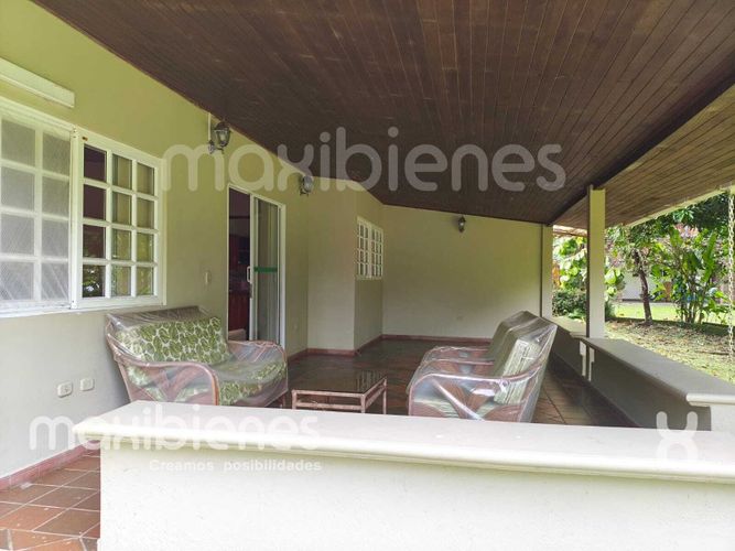 Casa de 4 alcobas en arriendo en Los Almendros, Apartado, 200 m² · foto 9 de 14