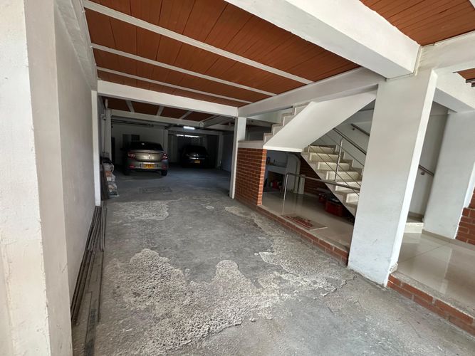 Casa de 7 alcobas en venta en El Bosque, Cali, 375 m² · foto 16 de 24