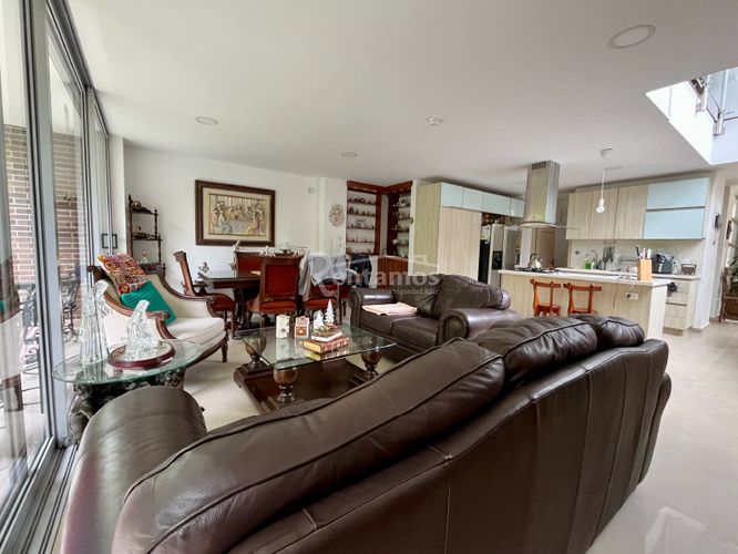 Casa de 3 alcobas en venta en Santa Catalina, Envigado, 286 m² · foto 4 de 24