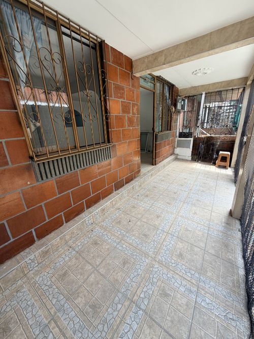 Casa de 5 alcobas en venta en Valle Grande, Cali, 140 m² · foto 3 de 24