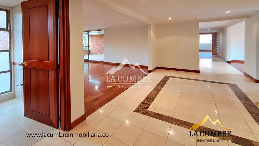 Apartamento de 3 alcobas en arriendo en Los Balsos, Medellín, 240 m² · foto 3 de 11