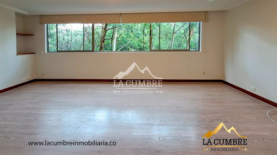 Apartamento de 3 alcobas en arriendo en Los Balsos, Medellín, 240 m² · foto 8 de 11