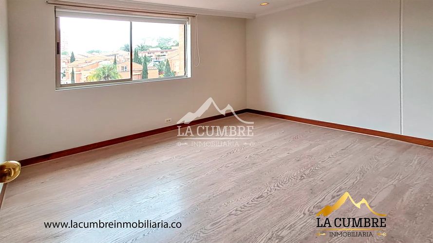Apartamento de 3 alcobas en arriendo en Los Balsos, Medellín, 240 m² · foto 10 de 11
