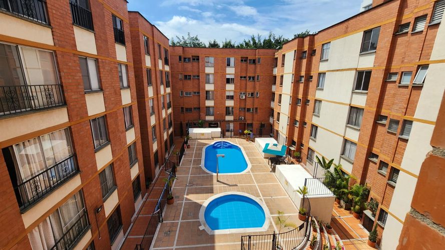 Apartamento de 3 alcobas en venta en Quintas De Don Simon, Cali, 73 m² · foto 3 de 24