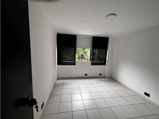 Apartamento de 4 alcobas en arriendo en El Castillo, Medellín, 137 m² · foto 6 de 15