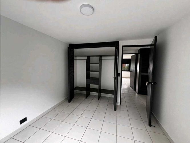 Apartamento de 4 alcobas en arriendo en El Castillo, Medellín, 137 m² · foto 7 de 15