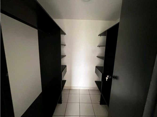 Apartamento de 4 alcobas en arriendo en El Castillo, Medellín, 137 m² · foto 9 de 15