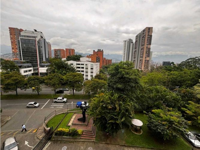 Apartamento de 4 alcobas en arriendo en El Castillo, Medellín, 137 m² · foto 12 de 15