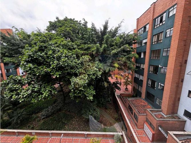 Apartamento de 4 alcobas en arriendo en El Castillo, Medellín, 137 m² · foto 13 de 15