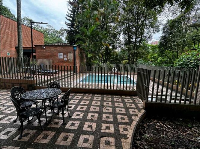 Apartamento de 4 alcobas en arriendo en El Castillo, Medellín, 137 m² · foto 15 de 15