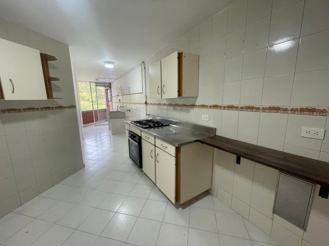 Apartamento de 4 alcobas en arriendo en El Diamante No. 2, Medellín, 125 m² · foto 3 de 16