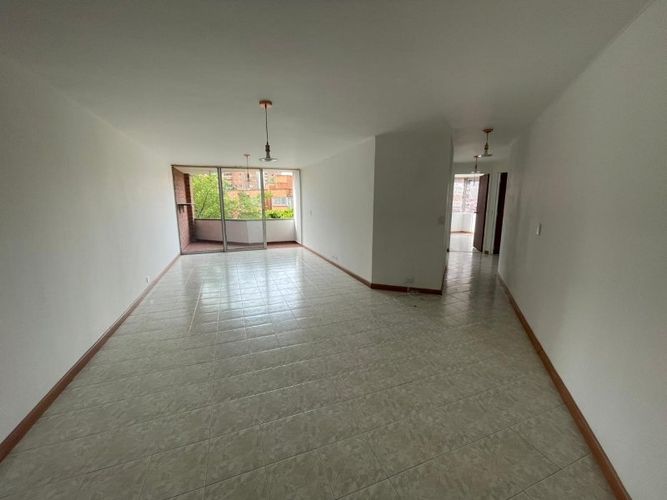 Apartamento de 4 alcobas en arriendo en El Diamante No. 2, Medellín, 125 m² · foto 4 de 16