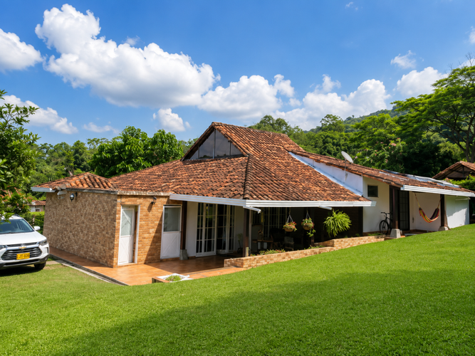 Casa de 4 alcobas en venta en Cañaveral, Floridablanca, 200 m² · foto 2 de 3