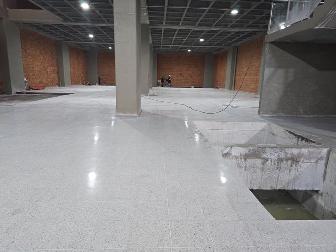 Oficina en venta en Perpetuo Socorro, Medellín, 3000 m² · foto 6 de 7