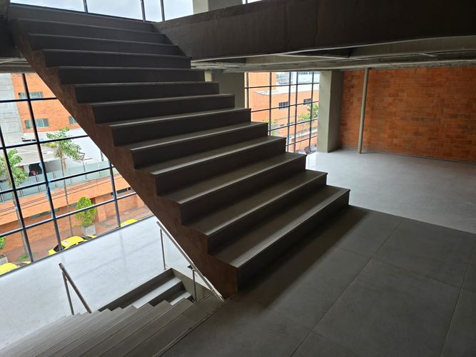 Oficina en venta en Perpetuo Socorro, Medellín, 3000 m² · foto 3 de 7