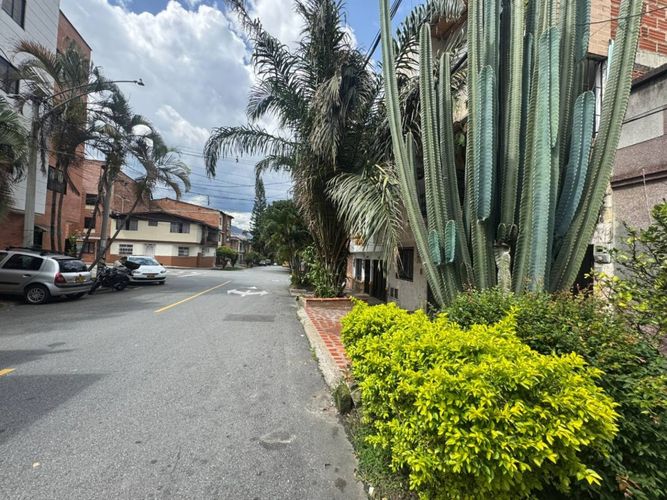 Casa de 4 alcobas en venta en Calasanz, Medellín, 226 m² · foto 5 de 6
