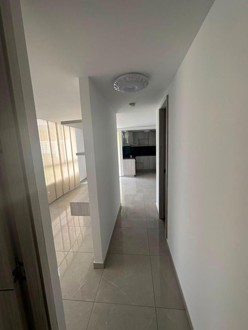 Apartamento de 2 alcobas en venta en Arroyohondo, Yumbo, 56 m² · foto 5 de 24