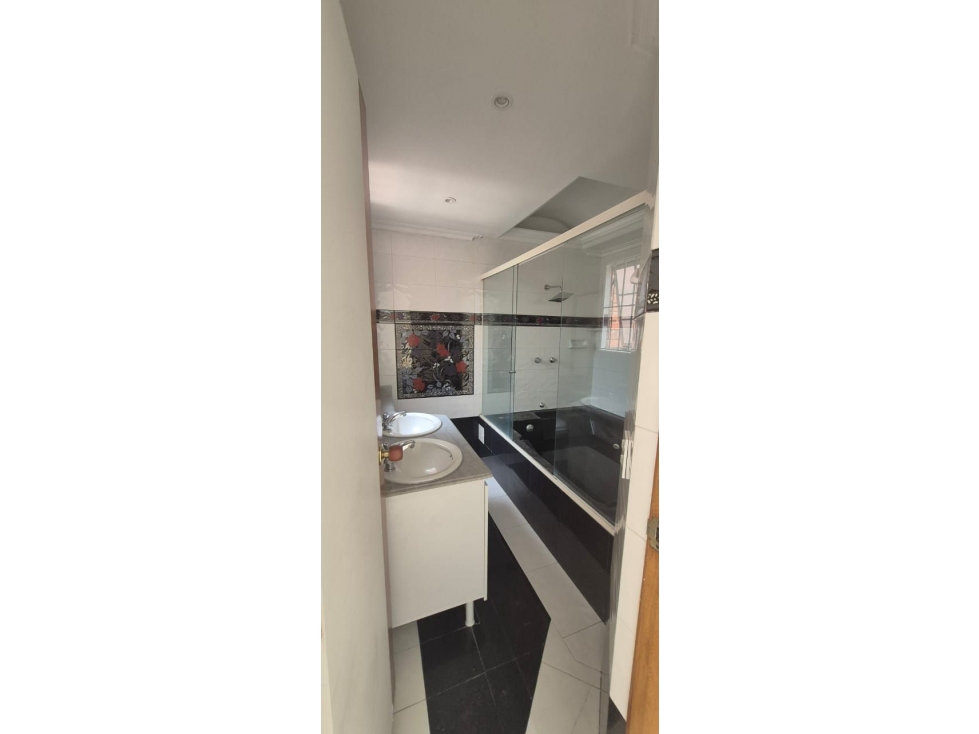 Casa en arriendo en El Poblado, Medellín · foto 13 de 16