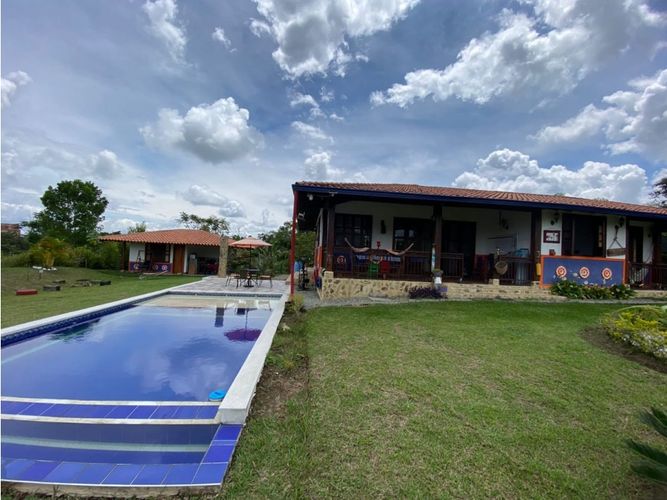 Casa de 5 alcobas en venta en Urbanizacion Bosques De Viena, Armenia, 261 m² · foto 15 de 16