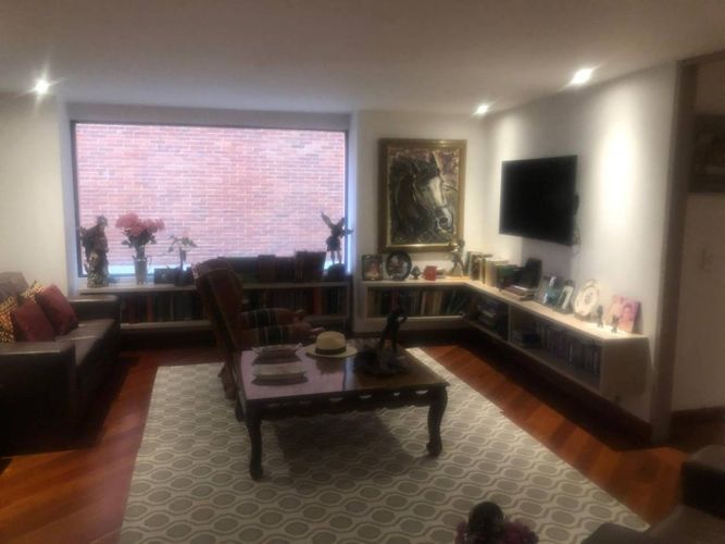 Apartamento de 3 alcobas en venta en Chicó Alto, Bogotá, 380 m² · foto 18 de 24