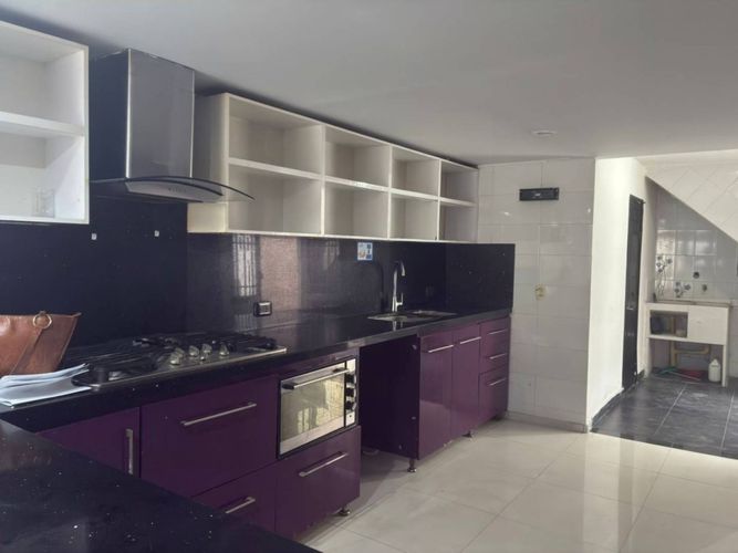 Casa de 5 alcobas en venta en Interlaken, Ibagué, 350 m² · foto 3 de 17