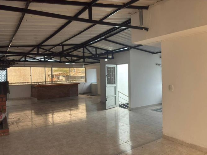 Casa de 5 alcobas en venta en Interlaken, Ibagué, 350 m² · foto 16 de 17