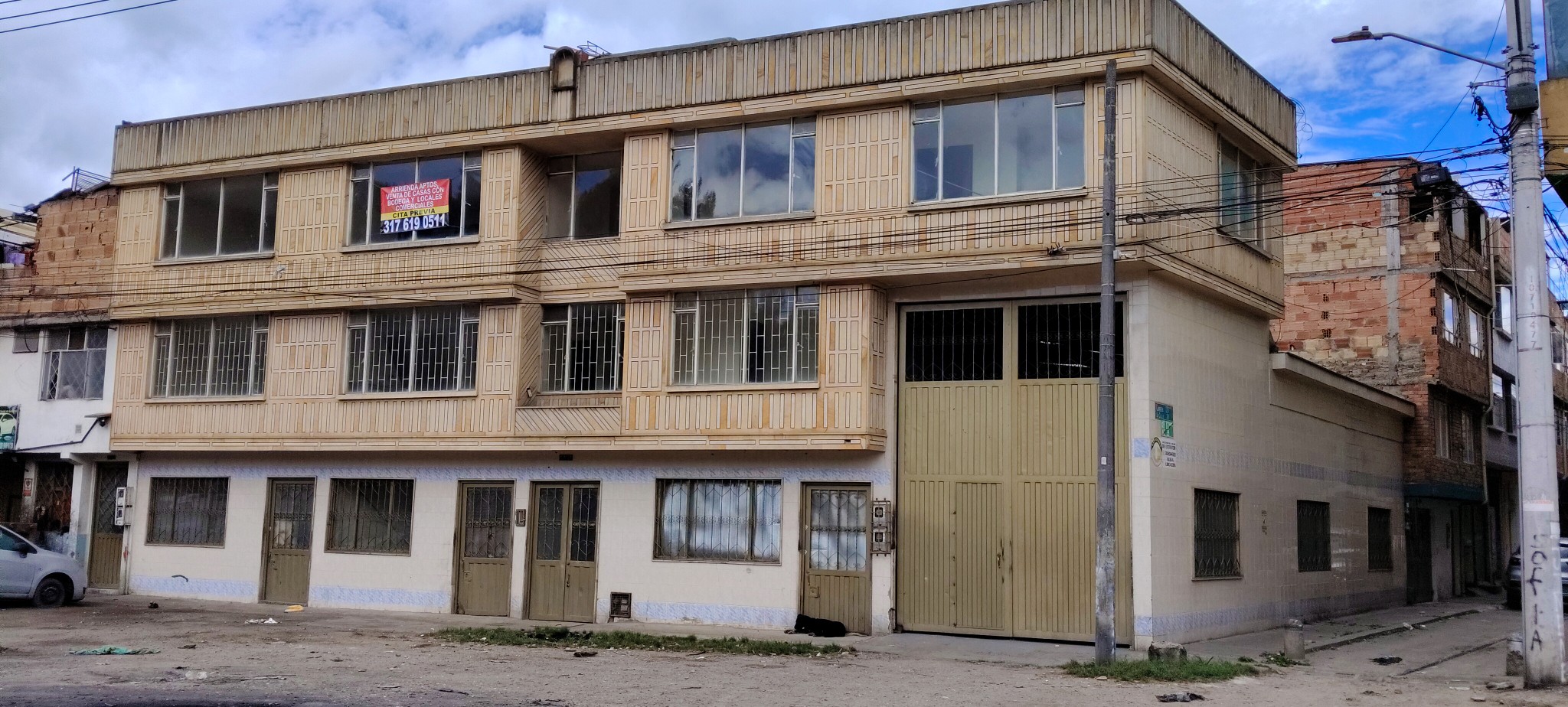 Casa en venta en El Refugio, Bogotá · foto 2 de 24