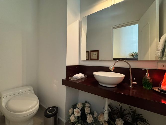 Casa de 3 alcobas en venta en Loma De Las Brujas, Envigado, 227 m² · foto 9 de 13