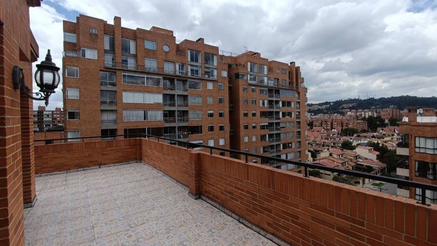 Apartamento de 4 alcobas en venta en Colina Campestre, Bogotá, 193 m² · foto 2 de 24