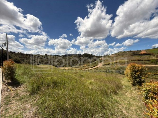 Lote en venta en La Mosquita, Guarne, 2244 m² · foto 2 de 10