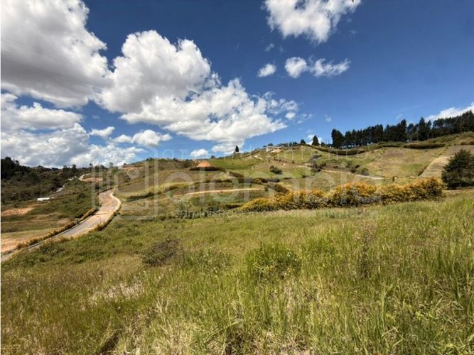 Lote en venta en La Mosquita, Guarne, 2244 m² · foto 3 de 10